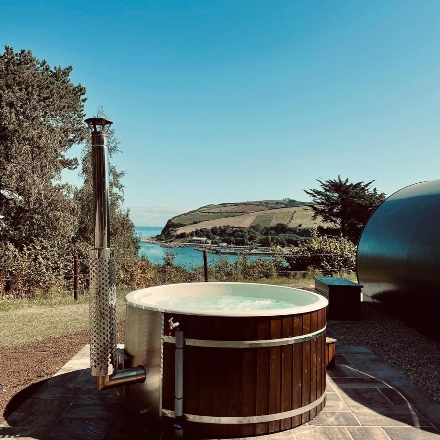 ホテル Glenarm Castle Ocean View Pods エクステリア 写真