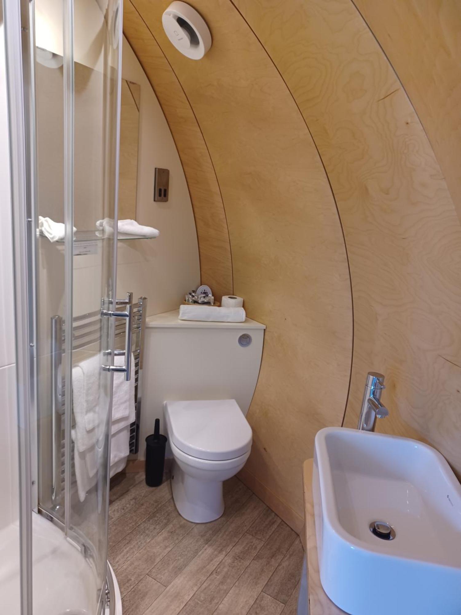 ホテル Glenarm Castle Ocean View Pods エクステリア 写真