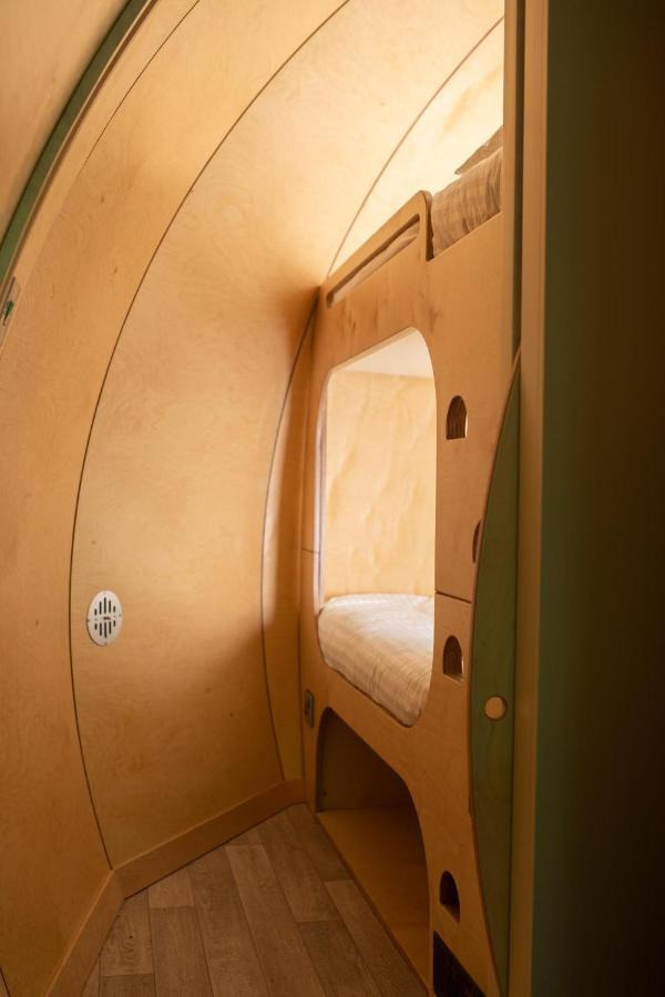 ホテル Glenarm Castle Ocean View Pods エクステリア 写真